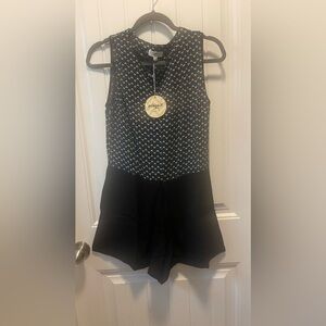 Hayden
Woman’s romper
Size Large
NWT
